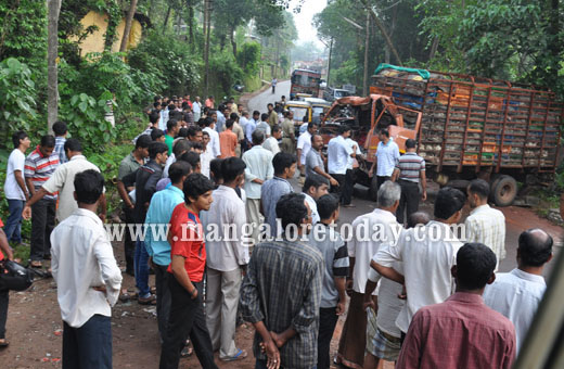 5 injured in bus-lorry collision near Kudupu